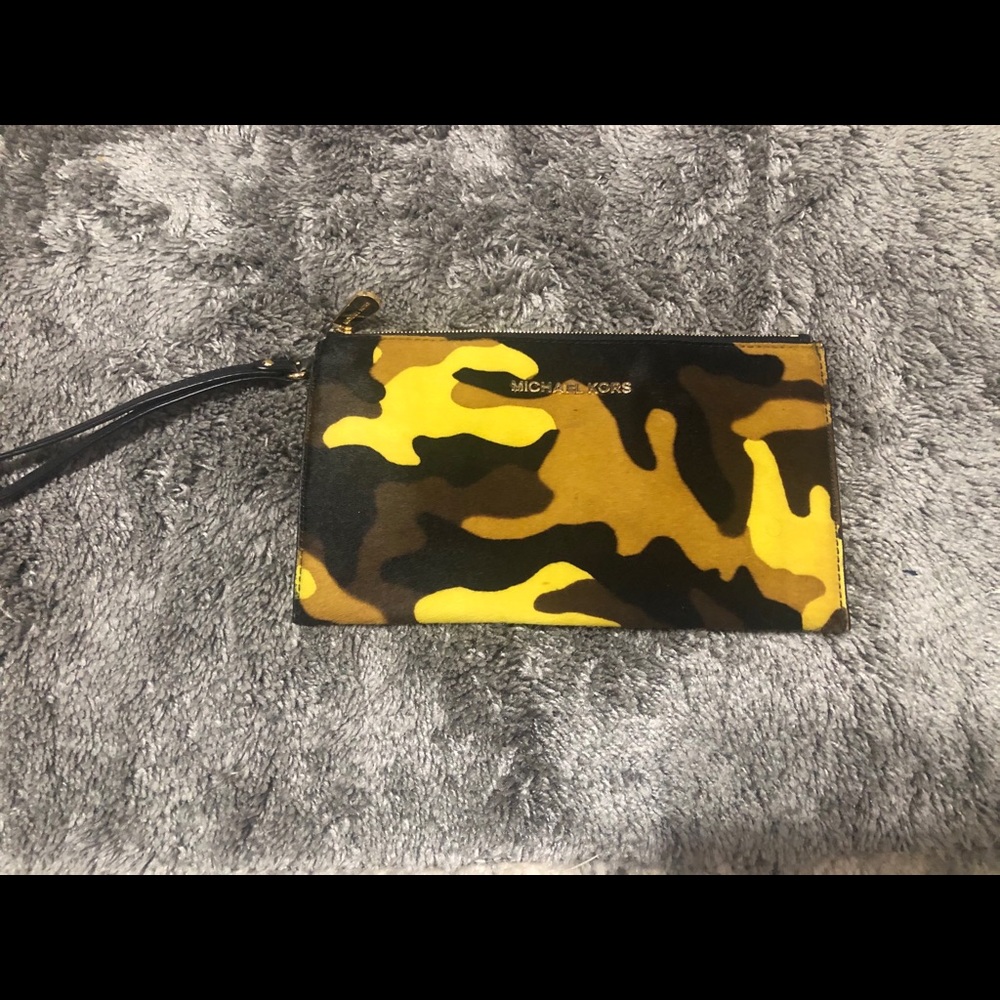 Michael Kors-Camo Clutch/Wristlet